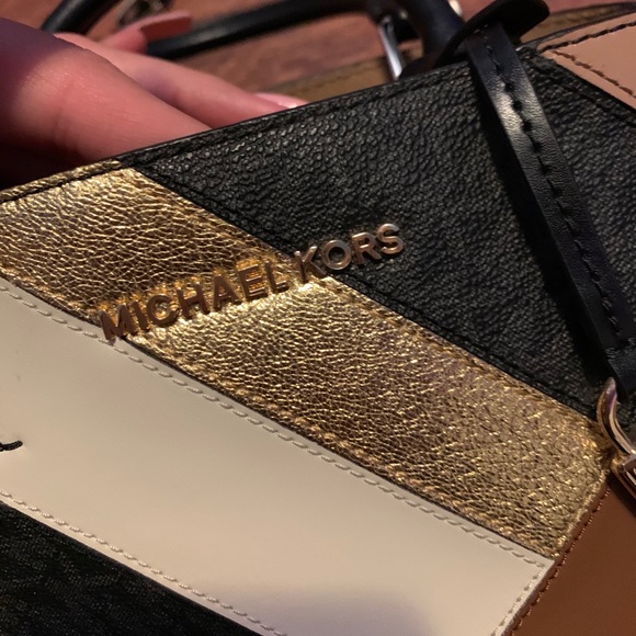 Michael Kors Purse & Wallet - Picture 4 of 12